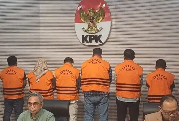 KPK telah menjebloskan 6 tersangka kasus dugaan suap proyek di Dinas Pekerjaan Umum dan Penataan Ruang (PUPR) Kabupaten Ogan Komering Ulu (OKU), Sumatera Selatan ke sel tahanan.