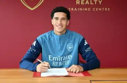 Pemain muda keturunan Indonesia, Demiane Agustien menandatangani kontrak profesional dengan Arsenal (Foto: Ist)