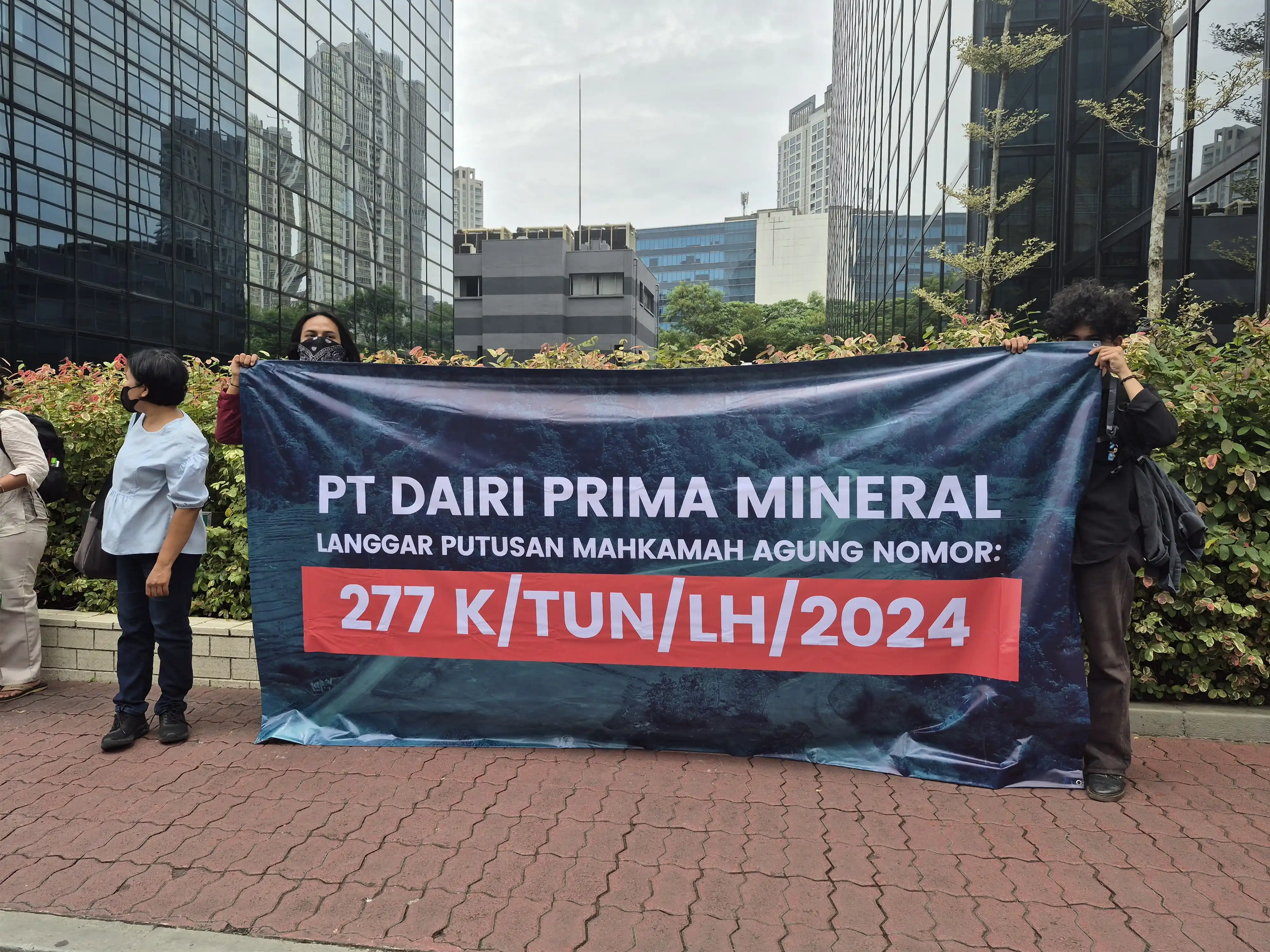 Desakan Warga agar Pemerintah Tak Mengakali Putusan Pengadilan terkait Kegiatan Pertambangan Seng dan Timbal PT DPM (Foto: Dok Istimewa)