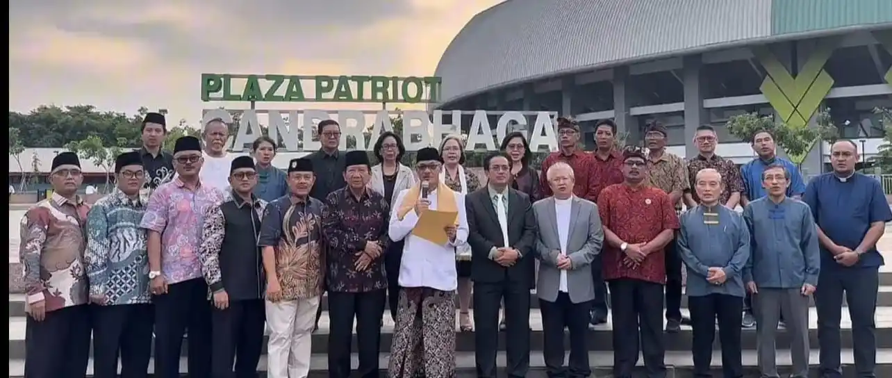Detik-Detik Membacakan Pernyataan Sikap FKUB, Tokoh Masyarakat dan Ormas di Plaza Patriot Kota Bekasi (Foto: Dok Hms)