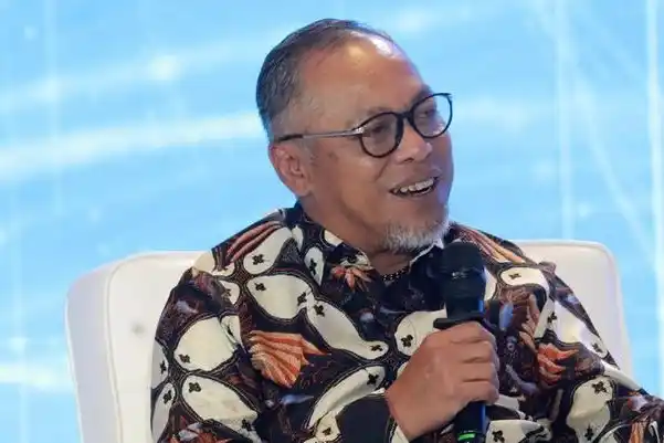 Direktur Portofolio dan Pengembangan Usaha MIND ID, Dilo Seno Widagdo menyampaikan pemaparan dalam acara CNBC Indonesia Economic Outlook 2025 di Hotel Westin, Jakarta, Rabu (26/2/2025)