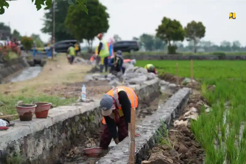 Direktorat Jenderal Sumber Daya Air  saat melaksanakan Program Percepatan Peningkatan Tata Guna Air Irigasi  (Dok. PU)