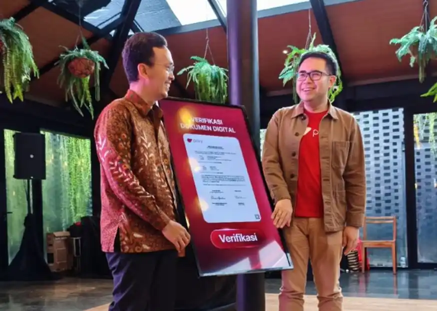 Direktur Pengawasan Sertifikasi dan Transaksi Elektronik Kementerian Komunikasi dan Digital (Komdigi), Teguh Arifiyadi (kiri) dan CEO dan Co-Founder Privy Marshall Pribadi (kanan) (Foto: Istimewa)