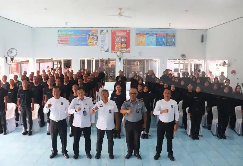 Direktur Teknologi Informasi dan Kerja Sama Ditjenpas, Kakanwil Ditjenpas Jambi bersama para pejabat dan CPNS (Foto: Dok/MI)