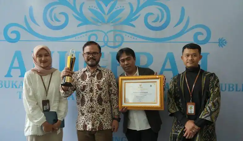 Diskominfo Kabupaten Bandung usai menerima penghargaan (Foto: Dok: MI)
