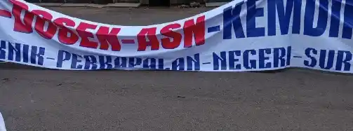 Dosen ASN Demo di Depan Patung Kuda pada Senin (3/1/2025) [Foto: Antara]