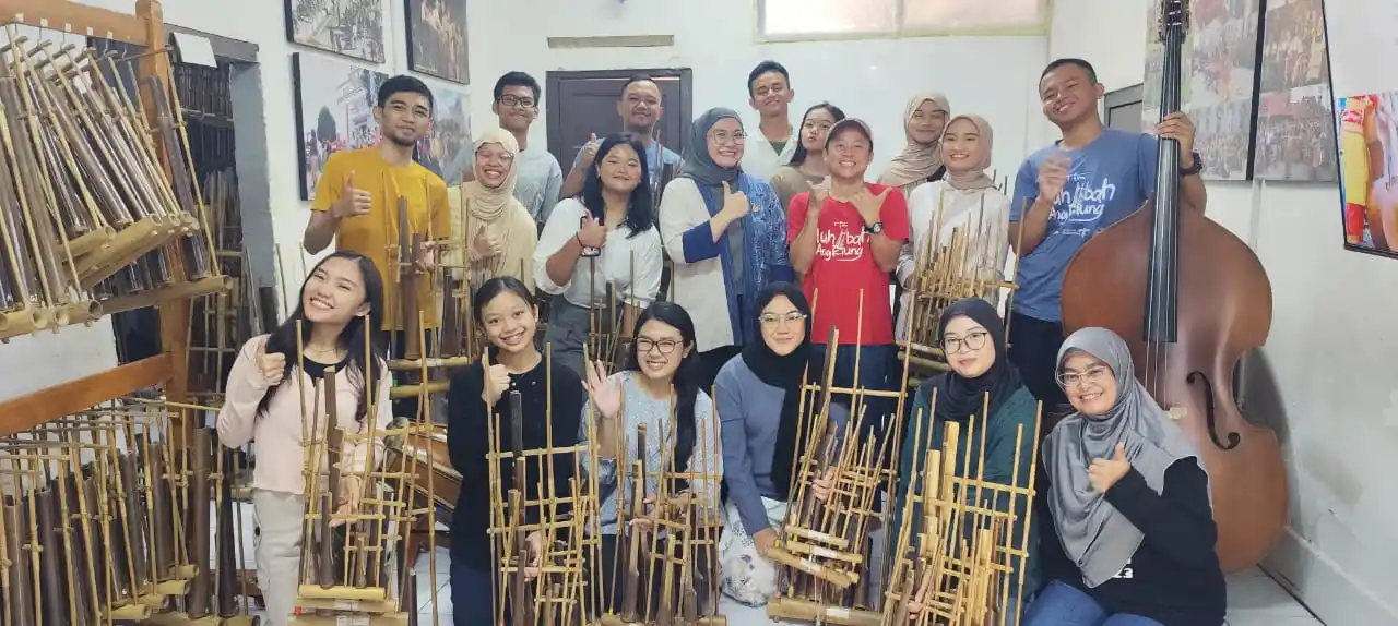DPD RI Apresiasi Pahlawan Seni Budaya Tim Muhibah Angklung