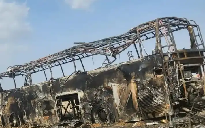 Kondisi bus pengangkut WNI yang hendak umrah di Arab Saudi setelah alami kecelakaan, Kamis (20/3/2025).