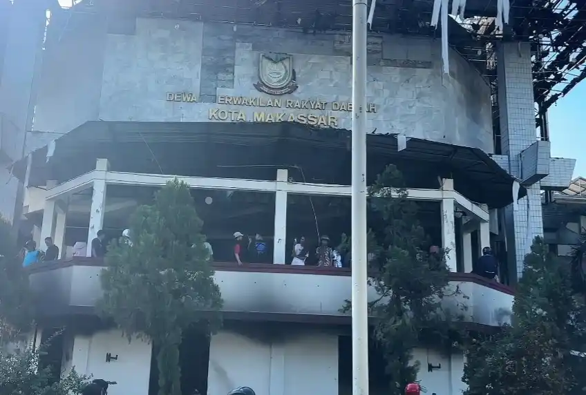 DPRD Kota Makassa usai dibakar massa. Foto: Dok MI/Aan