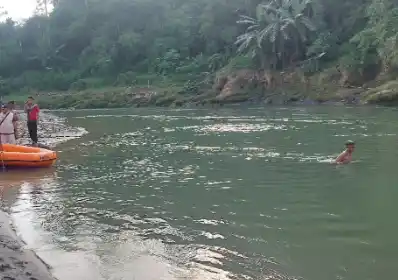 Dua Pria Terseret Arus Deras Air Bah di Sungai Bahorok, Kabupaten Langkat (Foto: Ist)