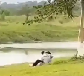 Dua Sejoli Mesum di Pinggir Danau Harvest City [Foto: Ist]