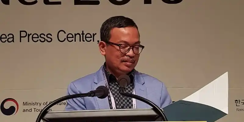 Salah satu pendiri Beranda Ruang Diskusi, Dar Edi Yoga [Foto: Ist]