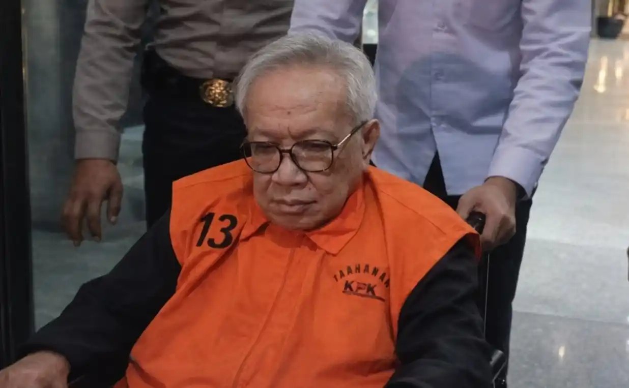 KPK tahan eks Direktur Pengolahan Pertamina Chrisna Damayanto, tersangka korupsi pengadaan katalis (Foto: Dok MI)