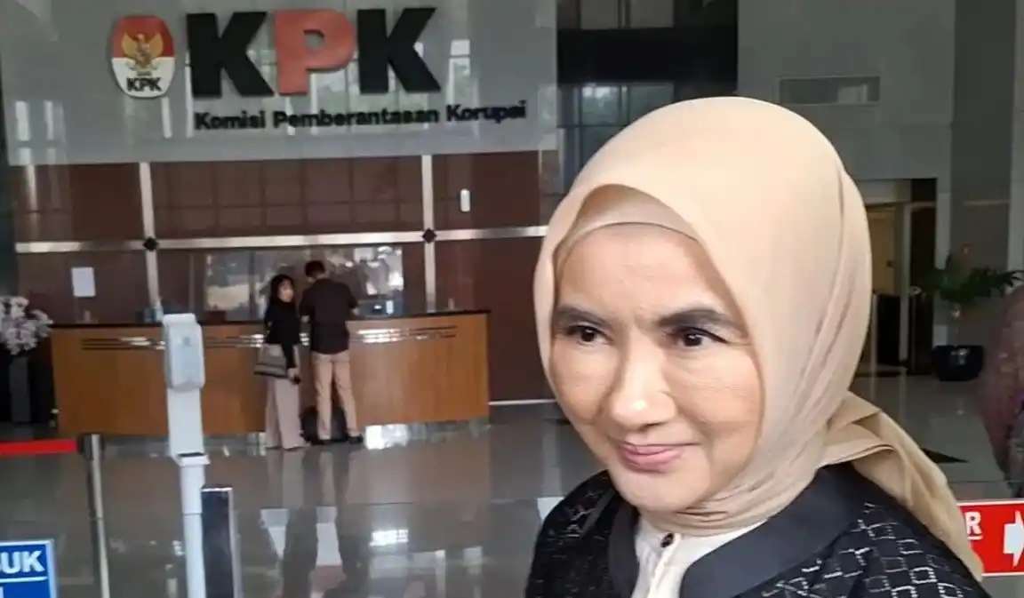Komisi Pemberantasan Korupsi (KPK) memeriksa Direktur Utama PT Pertamina (Persero) periode 2018-2024 Nicke Widyawati sebagai saksi kasus dugaan korupsi pengadaan gas alam cair atau liquefied natural gas (LNG) di PT Pertamina pada tahun 2011-2021 di Gedung Merah Putih KPK, Jakarta, Jumat (10/1/2025) (Foto: Dok MI/Ant)