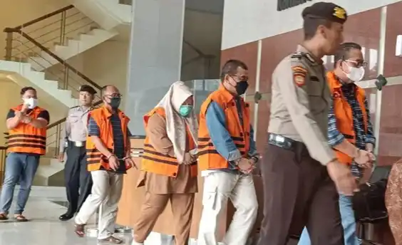 Enam Tersangka yang Terjaring OTT KPK di Kabupaten Ogan Komering Ulu (OKU), Sumatra Selatan (Foto: Dok MI)