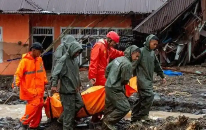 Evakuasi Korban Banjir di Sumatera (Foto: Repro)