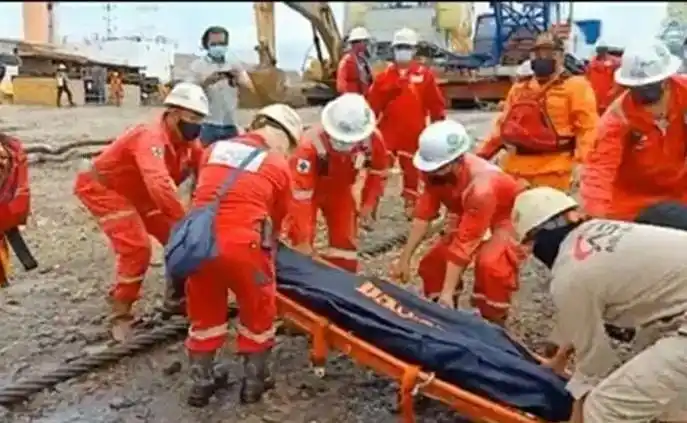 Evakuasi Korban Kapal MT Federal II Meledak di Batam (Foto: Repro)