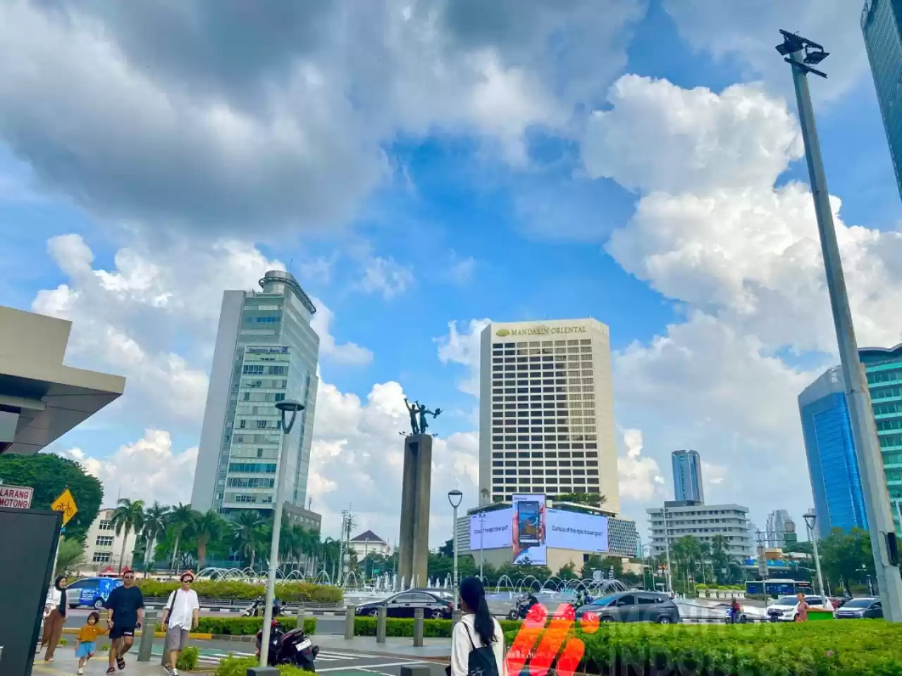 Ilustrasi - Awan tebal menyelimuti wilayah Jakarta (Foto: MI/Rizky Amin)