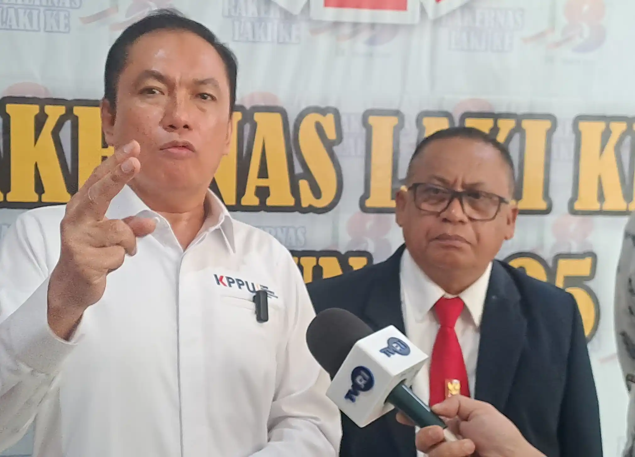 Foto: Ketua Komisi Pengawas Persaingan Usaha (KPPU) M. Fanshurullah Asa didampingi Ketua Umum DPP LAKI Burhanudin Abdullah. (Foto: Rizal)