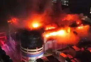 Gedung Glodok Plaza Hangus Terbakar (Foto: Ist)