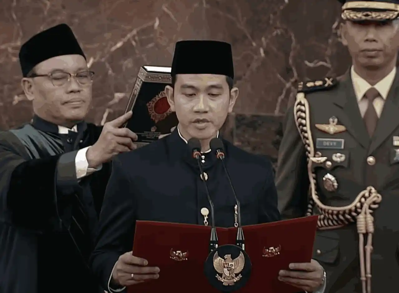 Gibran Rakabuming Raka mengambil sumpah jabatan Wakil Presiden RI pada tanggal 20 Oktober 2024 (Foto: Dok MI/Istimewa)