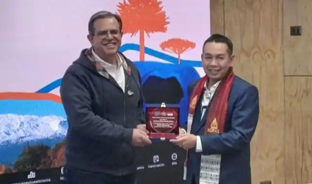 GM BP Toba Caldera UNESCO Global Geopark, Azizul Kholis bersama Presiden Dewan Eksekutif GGN, Zouros Nikolaos (Foto: Istimewa)