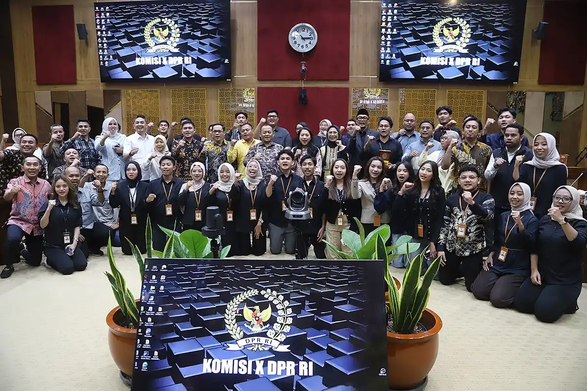 Ketua Fraksi Partai Golkar, M Sarmuji menutup program Golkar Internship (GIS) di Gedung DPR RI, Jakarta, Kamis (12/2/2026). GIS merupakan program yang ditujukan kepada mahasiswa seluruh Indonesia untuk mengenal politik, kerja-kerja politik, dan kerja-kerja di parlemen