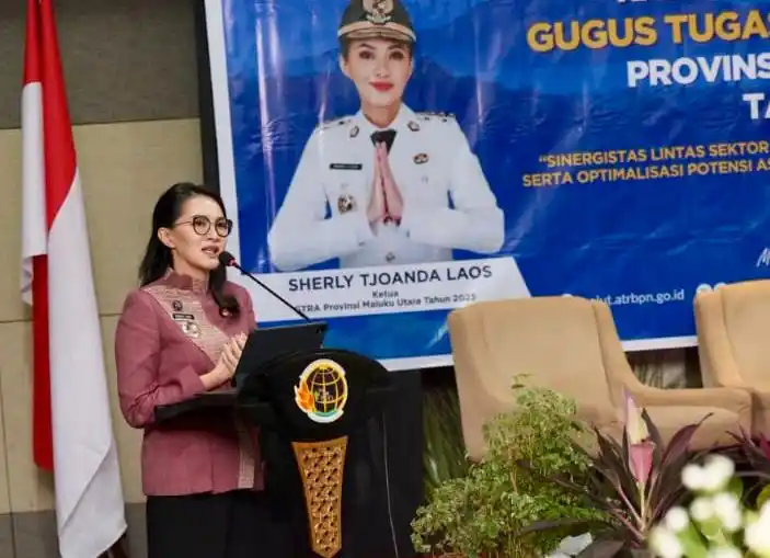 Gubernur Malut, Sherly Tjoanda saat memberikan sambutan pada pembukaan Rakor Gugus Tugas Reforma Agraria Tahun 2025 di Ternate, Rabu 16 Juli 2025. (Foto: Biro Adpim Malut)