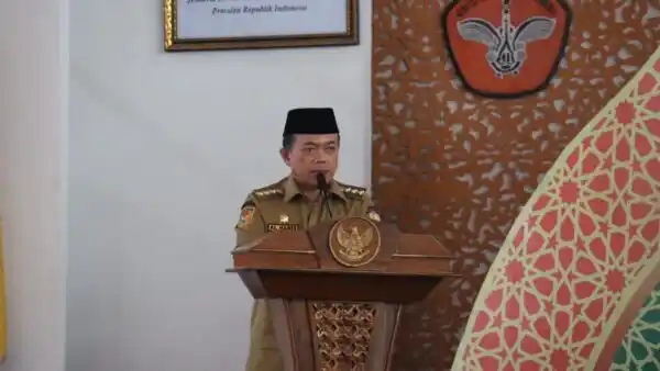 Sambutan Pembuka Oleh Al-Haris, Gubernur Provinsi Jambi Pada Acara Musabaqah Tilawatil Qur’an Mahasiswa Tingkat Nasional dan Internasional (MTQM) Tahun 2025 di Gedung Balairung UNJA, Senin (16/6/2025) (Foto: Dok/MI)