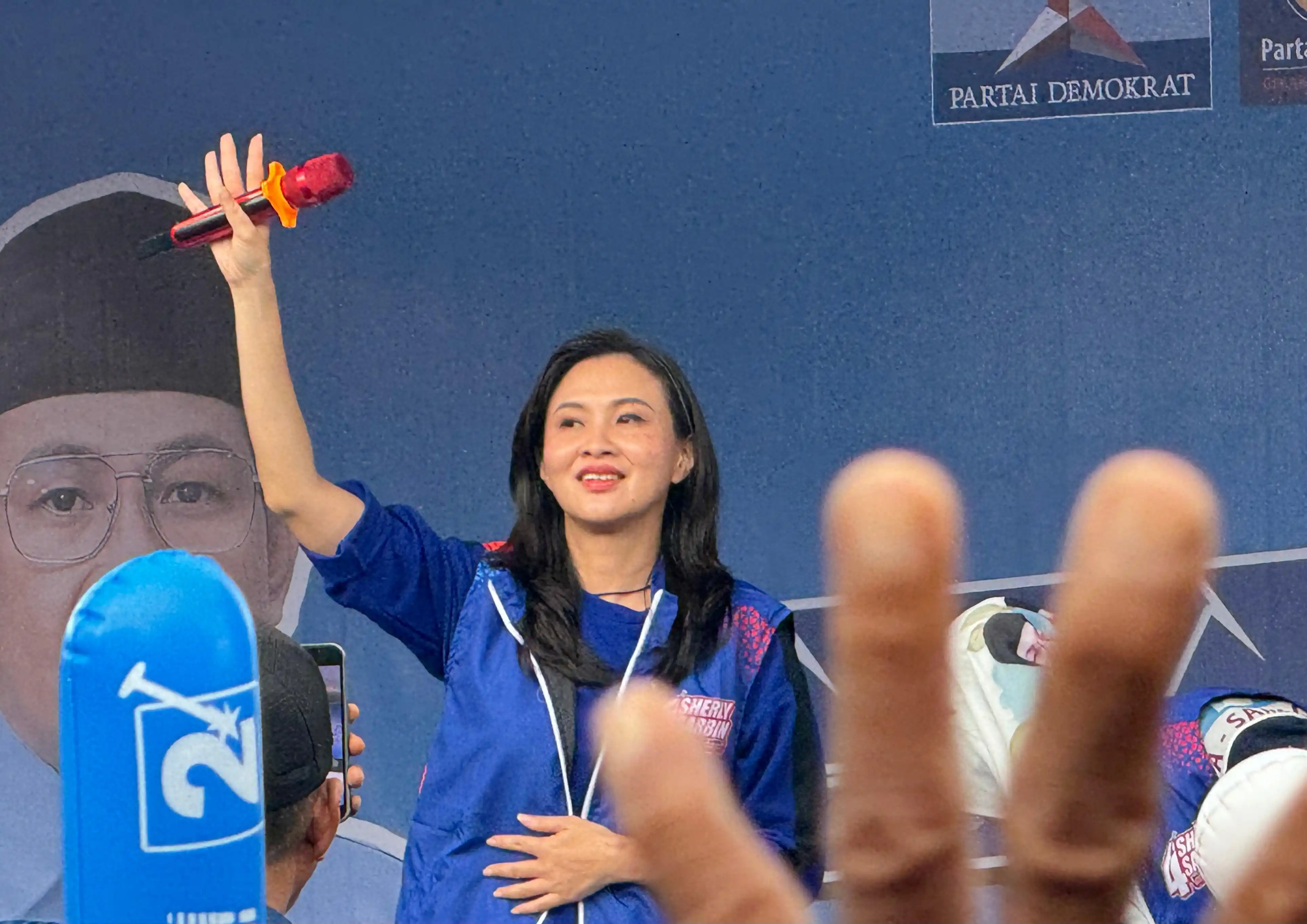 Gubernur Maluku Utara, Sherly Tjoanda Laos, tengah menyampaikan orasi politik dalam kampanye di Sofifi pada 22 November 2024, saat ia mencalonkan diri sebagai gubernur. (Foto: MI/Rais Dero)