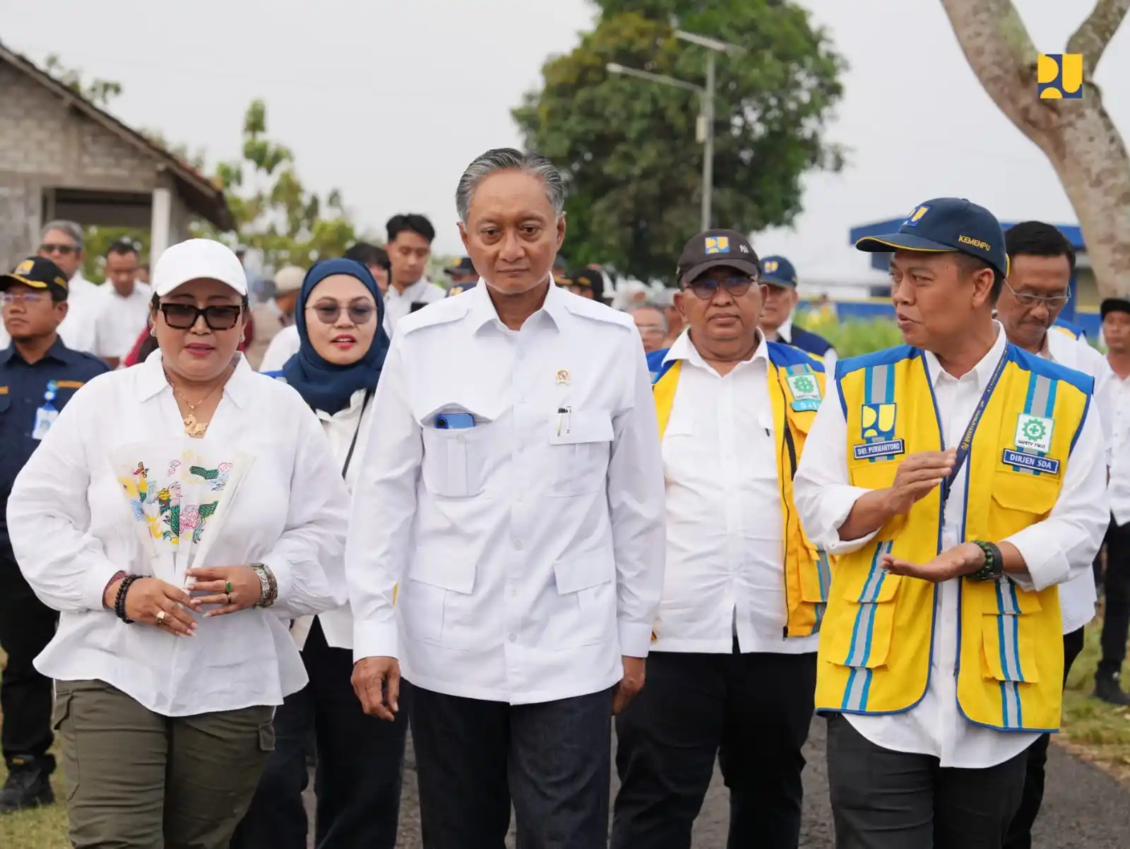 Menteri PU Dody Hanggodo mengunjungi salah satu lokasi penerima manfaat yang berada di Dukuh Bulak Blimbing, Kelurahan Karangrejek, Kapanewon Wonosari, Kabupaten Gunungkidul, padai Minggu (5/10).
