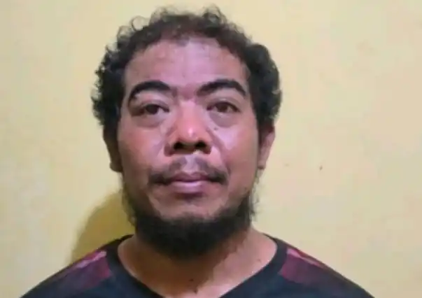 Pelaku pencabulan berinisial W (40) yang ditangkap oleh Subdit Jatanras Ditreskrimum Polda Metro Jaya, Rabu (29/1/2025). [Foto: ANTARA]