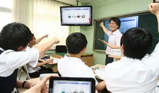 Ilsutrasi - Guru sedang mengajar (Foto: Istimewa)