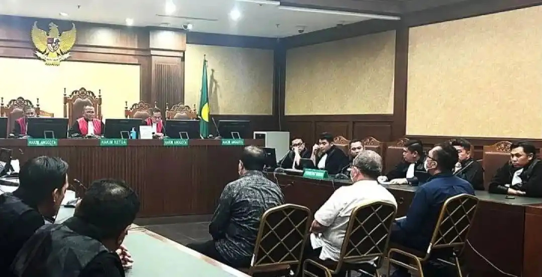 Tiga hakim nonaktif PN Surabaya pada sidang pembacaan tuntutan di Pengadilan Tindak Pidana Korupsi (Tipikor) Jakarta, Selasa (22/4/2025).