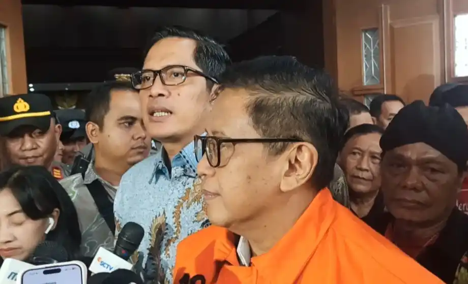 Sekjen PDIP, Hasto Kristiyanto bersama kuasa hukumnya Febri Diansyah di Pengadilan Tipikor Jakarta Pusat, Jumat (18/7/2025). (Foto: Dok/MI/Alb)