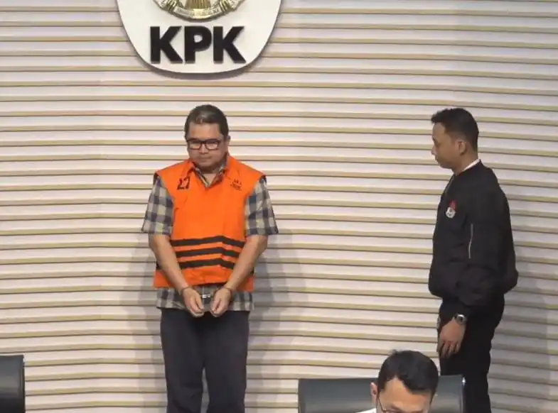 Komisi Pemberantasan Korupsi (KPK) mengumumkan penahanan terhadap Direktur Utama PT Perusahaan Gas Negara (PGN) 2008-2017 Hendi Prio Santoso pada hari ini, Rabu, (01/10/2025). Penyidik menetapkan Dirut MIND ID 2021-Maret 2025 sebagai tersangka ketiga dalam kasus dugaan tindak pidana korupsi perjanjian jual-beli gas antara PT Perusahaan Gas Negara dan PT Inti Alasindo Energy.  (Foto: Dok MI/Aan)