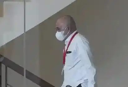 Heri Gunawan menuju ruang pemeriksaan KPK, Jumat (27/12/2024) (Foto: Dok MI/Aswan)