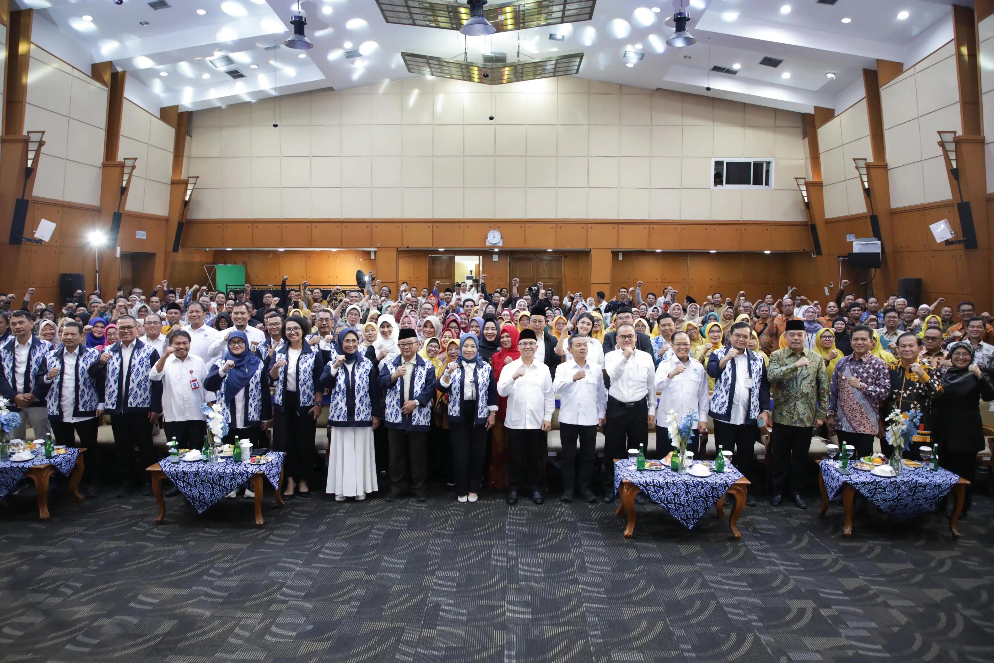 Ketua Komisi X DPR RI, Hetifah Sjaifudian, menghadiri peluncuran Program Kepemimpinan Sekolah yang digelar oleh Direktorat Jenderal Guru, Tenaga Kependidikan, dan Pendidikan Guru (Ditjen GTKPG) di bawah Kementerian Pendidikan Dasar dan Menengah.