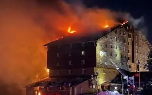 Hotel Grand Kartal di Turki ludes terbakar (Foto: Istimewa)