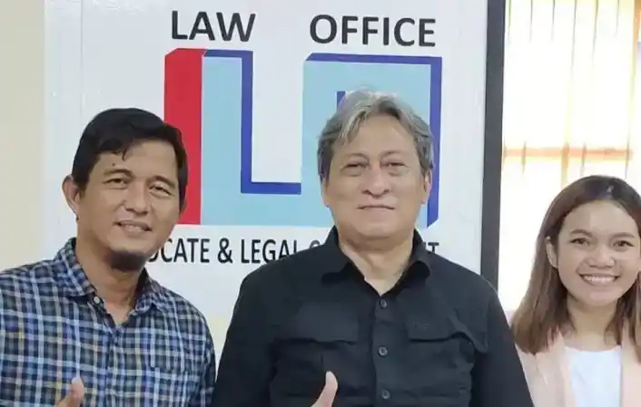 Pakar Hukum Pidana Universitas Bung Karno (UBK), Hudi Yusuf (tengah) di Kantor  Justice Law Office (JLO) (Foto: Dok MI)