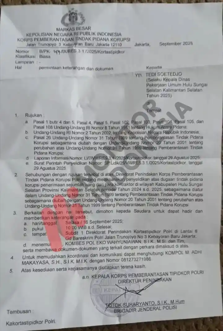 Dugaan praktik pengumpulan uang dari kontraktor proyek pemerintah di Kabupaten Hulu Sungai Selatan (HSS) menyeret sejumlah pejabat daerah hingga aparat kepolisian. Kronologi mengungkap adanya perintah penarikan “sumbangan”, aliran dana ratusan juta rupiah, transfer ke dua rekening tertentu, hingga pengembalian uang secara mendadak menjelang pemeriksaan. Kasus ini akhirnya ditangani Mabes Polri melalui Divisi Propam dan Tipikor, dengan pemanggilan Kapolres, pejabat daerah, Kadis PUPR, serta para kontraktor yang terlibat. Skandal ini memicu dugaan penyalahgunaan kewenangan dalam proyek pemerintah daerah. (Foto: Dok MI)