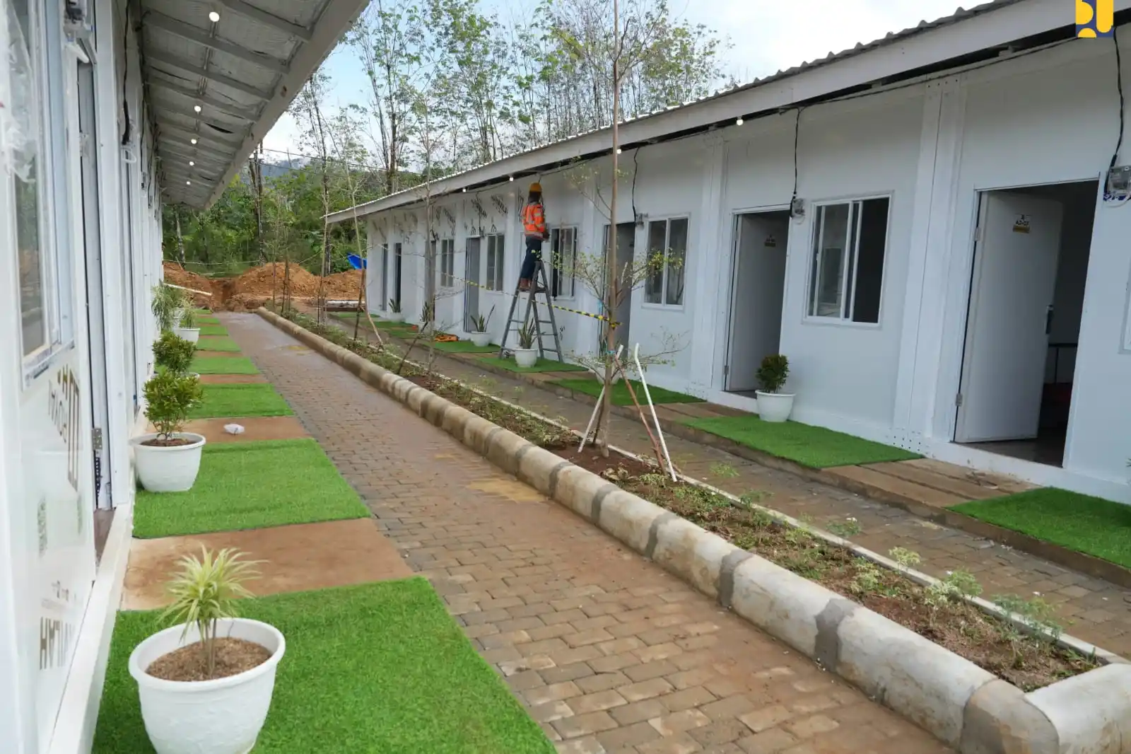 Pembangunan rumah hunian di Desa Napa, Kecamatan Batang Toru, Kabupaten Tapanuli Selatan, Kamis (26/2/2026) akan selesai minggu depan. Foto: PU/MI