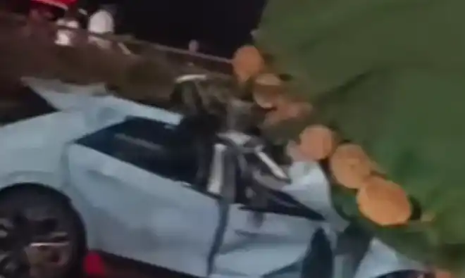 Kecelakaan lalu lintas di Jalan Tol arah Selatan, tepatnya di KM 05.200 wilayah Cengkareng, Jakarta Barat, Sabtu (29/3/2025) sekitar pukul 19.00 WIB. [Foto: Tangkapan layar]