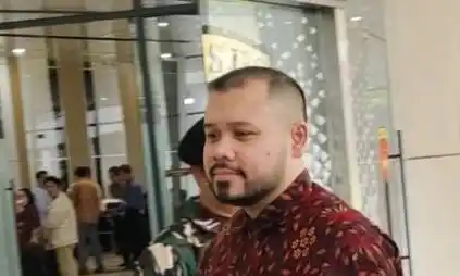 Ibrahim Arief (IA)saat tiba di Gedung Kejaksaan Agung, Jakarta, Kamis (12/6/2025)