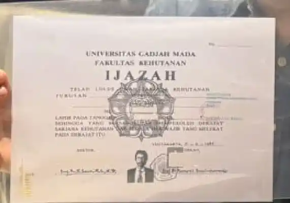 Salinan ijazah Jokowi yang didapatkan Roy Suryo Cs di KPU (Foto: Dok MI)