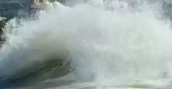 Ilustras - Gelombang laut tinggi (Foto: Ist)