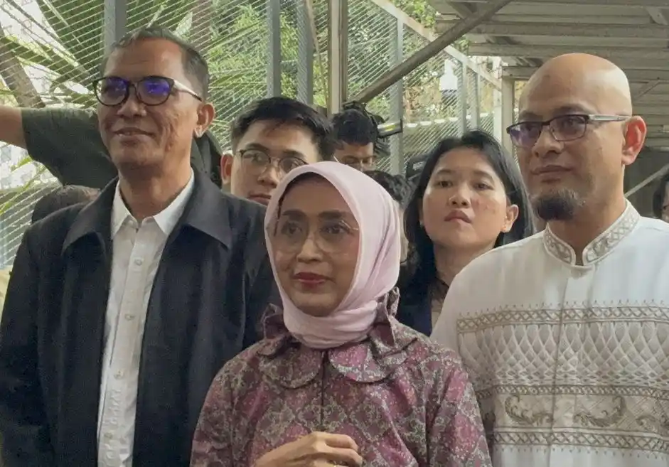 Eks Dirut PT ASDP Indonesia Ferry (Persero), Ira Puspadewi, Muhammad Yusuf Hadi dan Harry Muhammad Adhi Caksono di Rutan KPK, Jakarta, Jumat (28/11/2025).