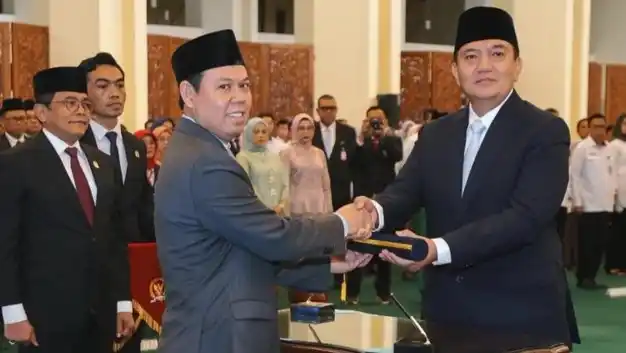 Inspektur Jenderal (Irjen) Mohammad Iqbal kini menjabat Sekretaris Jenderal atau Sekjen DPD RI. Pelantikan Irjen Iqbal sebagai Sekjen DPD RI mengacu pada Keppres Nomor 79/TPA Tahun 2025 tentang Pemberhentian dan Pengangkatan dari dan dalam Jabatan Pimpinan Tinggi Madya di Lingkungan Sekretariat Jenderal Dewan Perwakilan Daerah (DPD). Undang-Undang Aparatur Sipil Negara (UU ASN) disebut sebagai kunci Irjen Iqbal bisa menempati pos tersebut.