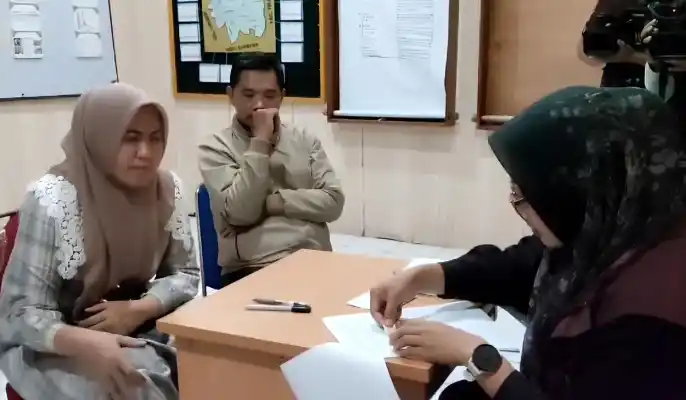 Polri Periksa Istri Kades Kohod terkait kasus pagar laut di Kabupaten Tangerang, Banten [Foto: Ant]