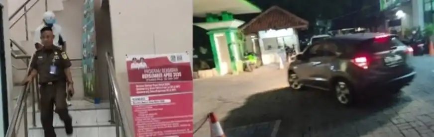 Jaksa berpangkat 2 bintang menuruni tangga Dinas Pendidian Kota Bekasi menuju mobil pribadinya (Foto: Dok MI)